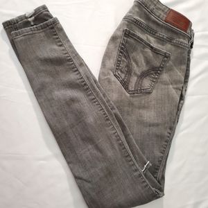 Hollister Low Rise Super Skinny Ripped  Details size 3s
